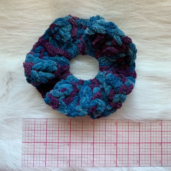 BOGO crocheted chenille velvet hair scrunchie - Picture 3 of 4